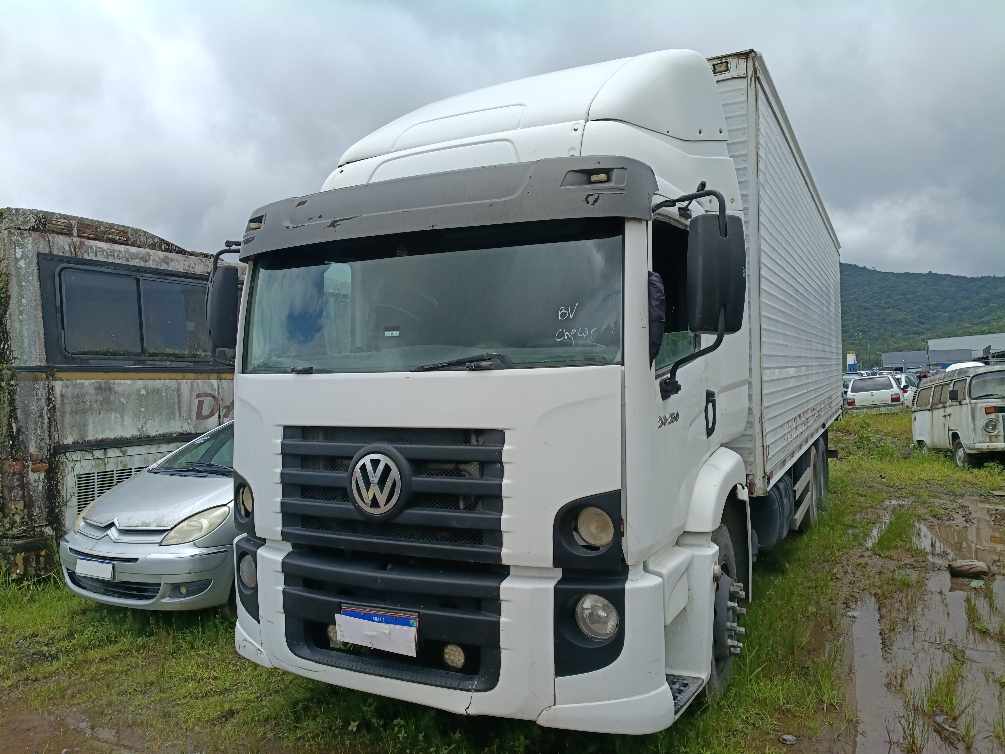 VOLKSWAGEN - 24.250 CNC 6X2 ANO 2012